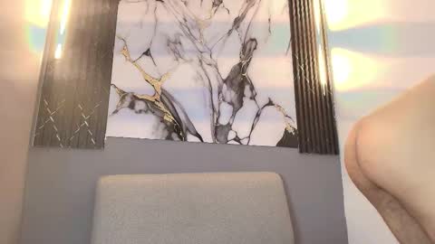 Snapshot of davin_01 chatting on 12/16/25, 12:10 DAVID online show from 12/16/25, 12:10