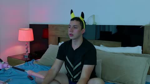 Snapshot of davinson_01 chatting on 03/29/26, 07:41 Davinson online show from 03/29/26, 07:41