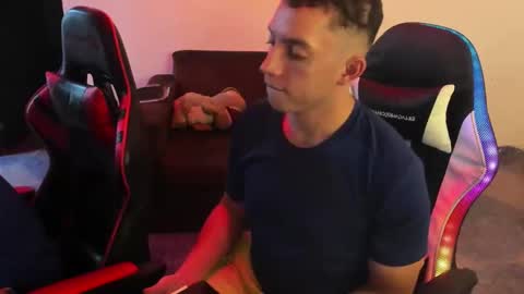 Snapshot of davinson_01 chatting on 04/01/26, 08:15 Davinson online show from 04/01/26, 08:15