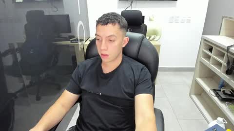 Snapshot of davinson_01 chatting on 04/04/26, 06:22 Davinson online show from 04/04/26, 06:22