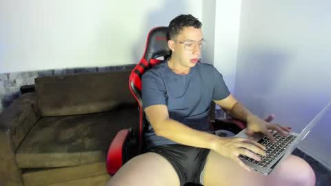 Snapshot of davinson_01 chatting on 04/09/26, 07:47 Davinson online show from 04/09/26, 07:47