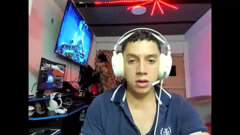 Snapshot of davinson_01 chatting on 04/13/26, 03:23 Davinson online show from 04/13/26, 03:23