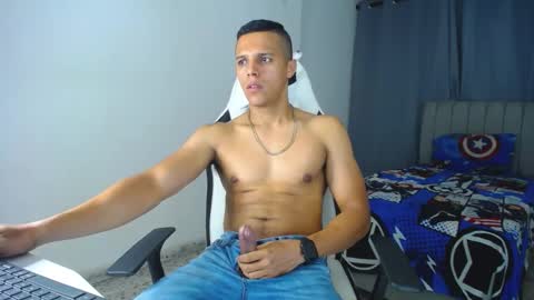 Snapshot of davisito7 chatting on 02/14/25, 05:30 David Angel online show from 02/14/25, 05:30