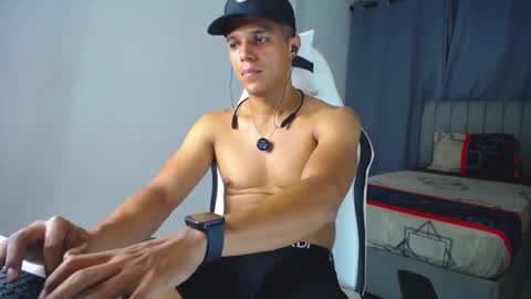 Snapshot of davisito7 chatting on 10/04/25, 05:05 David Angel online show from 10/04/25, 05:05