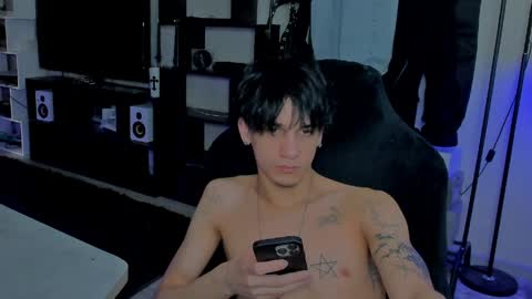 Snapshot of davisross chatting on 04/08/26, 01:33 davis online show from 04/08/26, 01:33