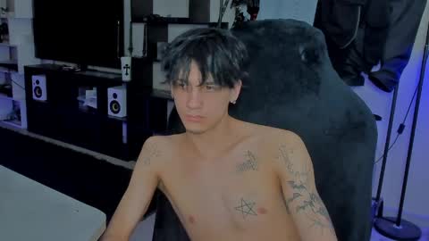 Snapshot of davisross chatting on 04/10/26, 06:12 davis online show from 04/10/26, 06:12