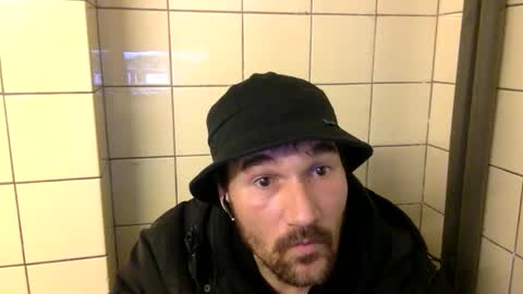 Snapshot of davocolours1112 chatting on 11/17/25, 03:29 davocolours1112 online show from 11/17/25, 03:29