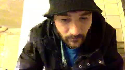 Snapshot of davocolours1112 chatting on 11/19/25, 10:32 davocolours1112 online show from 11/19/25, 10:32