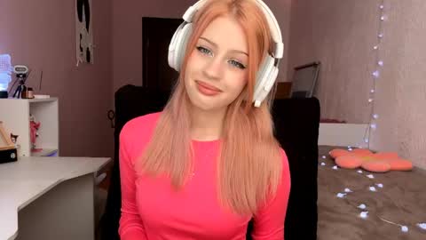 Snapshot of dawnawiand chatting on 04/23/26, 11:09 Mili online show from 04/23/26, 11:09