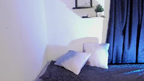 Snapshot of dayan_ross21 chatting on 12/22/25, 03:03 dayana online show from 12/22/25, 03:03