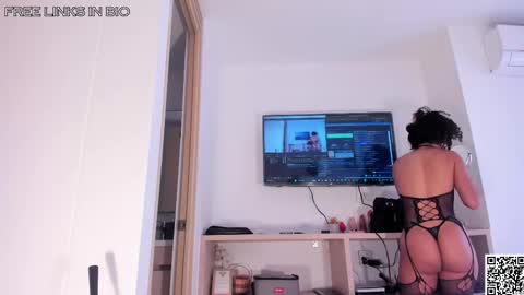 Snapshot of dayanaortega chatting on 10/25/25, 01:51 dayanaortega online show from 10/25/25, 01:51