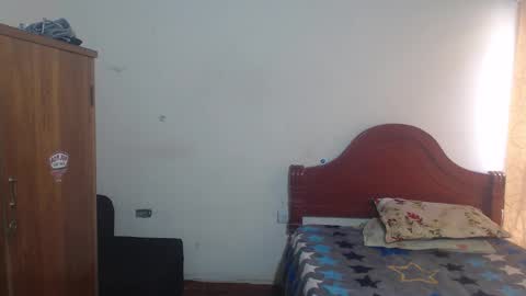 Snapshot of daylon_brown_ chatting on 10/22/25, 12:27 Dylon online show from 10/22/25, 12:27