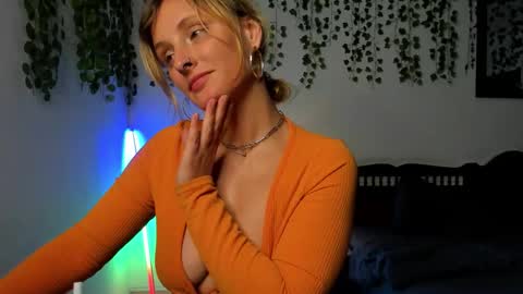 dayna_sunset online show from 10/16/25, 03:57