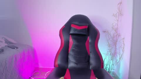 Snapshot of dayner_fox chatting on 04/10/26, 11:42 dayner_fox online show from 04/10/26, 11:42