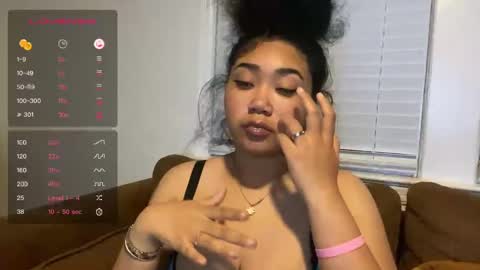 Snapshot of dayqueen1 chatting on 02/14/25, 10:49 dayqueen1 online show from 02/14/25, 10:49