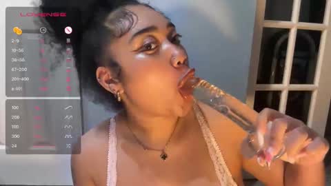 Snapshot of dayqueen1 chatting on 09/21/25, 09:11 dayqueen1 online show from 09/21/25, 09:11