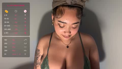 Snapshot of dayqueen1 chatting on 10/01/25, 10:38 dayqueen1 online show from 10/01/25, 10:38