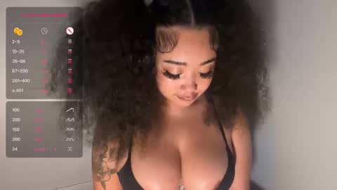 Snapshot of dayqueen1 chatting on 10/12/25, 11:31 dayqueen1 online show from 10/12/25, 11:31