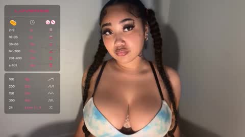 Snapshot of dayqueen1 chatting on 10/14/25, 09:04 dayqueen1 online show from 10/14/25, 09:04