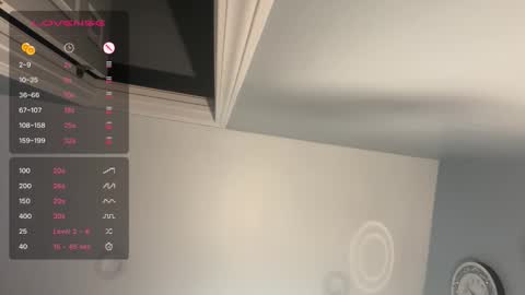 Snapshot of dayqueen1 chatting on 11/18/25, 06:01 dayqueen1 online show from 11/18/25, 06:01