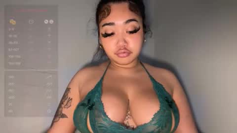 Snapshot of dayqueen1 chatting on 11/19/25, 01:33 dayqueen1 online show from 11/19/25, 01:33