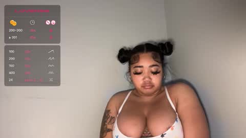 Snapshot of dayqueen1 chatting on 11/21/25, 11:53 dayqueen1 online show from 11/21/25, 11:53