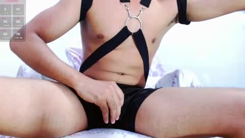 dayro_dduran online show from 11/03/25, 06:09