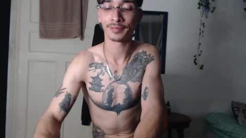 Snapshot of dazzayyy chatting on 05/13/26, 01:25 dazzayy online show from 05/13/26, 01:25