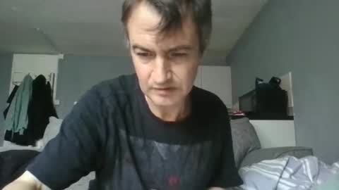 Snapshot of dazzill chatting on 10/27/25, 02:43 Dazzill online show from 10/27/25, 02:43