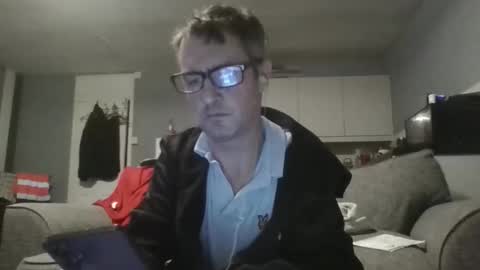 Snapshot of dazzill chatting on 12/17/25, 06:47 Dazzill online show from 12/17/25, 06:47