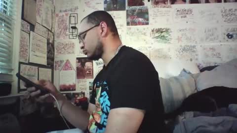 Snapshot of dbeamon92 chatting on 04/19/26, 01:43 dbeamon92 online show from 04/19/26, 01:43