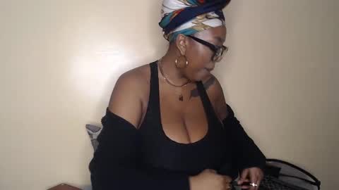 Duchess Coco - Coco Puffs online show from 01/26/25, 01:20