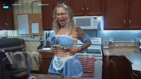 Snapshot of dd_delish chatting on 04/15/26, 08:09 dd_delish online show from 04/15/26, 08:09