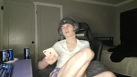 Snapshot of ddawgtylol chatting on 04/19/26, 06:35 dxdawgty online show from 04/19/26, 06:35