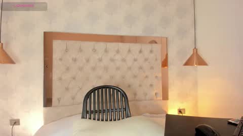 Snapshot of dea_athenea chatting on 10/29/25, 09:27 dea_athenea online show from 10/29/25, 09:27