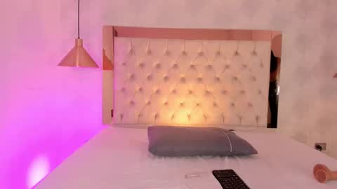 Snapshot of dea_athenea chatting on 11/15/25, 02:13 dea_athenea online show from 11/15/25, 02:13