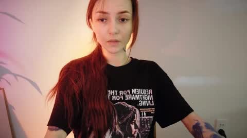 Snapshot of dead_girll chatting on 04/07/26, 02:45 freak online show from 04/07/26, 02:45