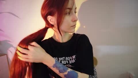 Snapshot of dead_girll chatting on 04/08/26, 01:27 freak online show from 04/08/26, 01:27