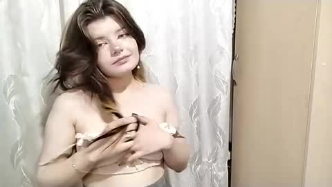 Snapshot of deannemillener chatting on 04/19/26, 06:10 Camille online show from 04/19/26, 06:10