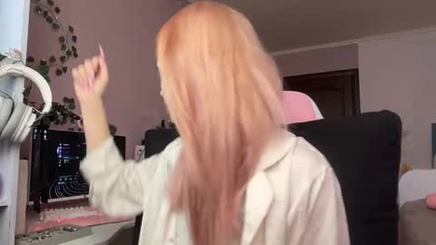 Snapshot of deannmagnie chatting on 04/26/26, 11:30 Maggie online show from 04/26/26, 11:30