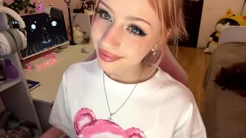 Snapshot of deannmagnie chatting on 04/28/26, 01:04 Maggie online show from 04/28/26, 01:04