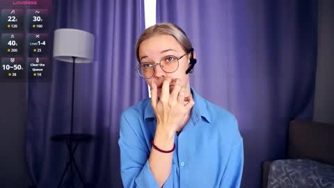 Charlie 18yo online show from 09/26/25, 06:17