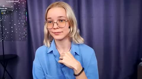 Charlie 18yo online show from 10/21/25, 06:25