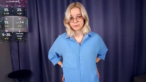 Charlie 18yo online show from 10/25/25, 05:15