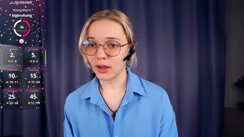 Charlie 18yo online show from 10/26/25, 05:24