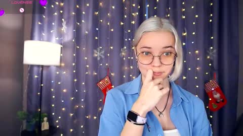 Charlie 18yo online show from 12/15/25, 06:17