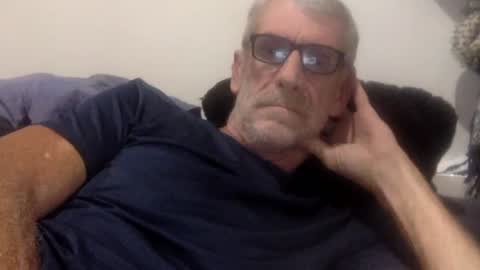 Snapshot of deanofflove221000 chatting on 11/11/25, 02:22 deanofflove221000 online show from 11/11/25, 02:22