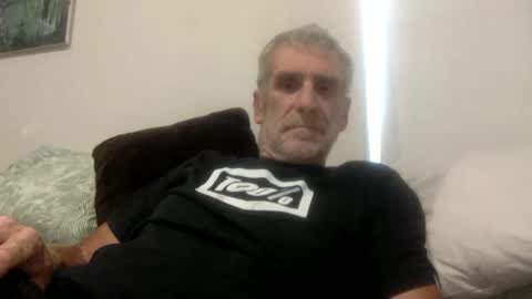 Snapshot of deanofflove221000 chatting on 11/23/25, 06:24 deanofflove221000 online show from 11/23/25, 06:24