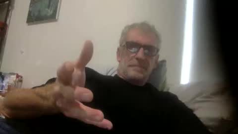 Snapshot of deanofflove221000 chatting on 11/25/25, 04:34 deanofflove221000 online show from 11/25/25, 04:34