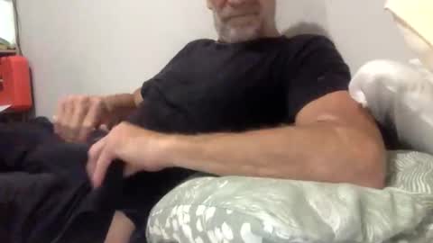 Snapshot of deanofflove221000 chatting on 12/18/25, 01:33 deanofflove221000 online show from 12/18/25, 01:33